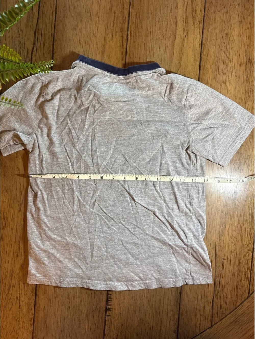Tommy Hilfiger Boys Gray Logo Graphic T-Shirt Size Small (8–10)